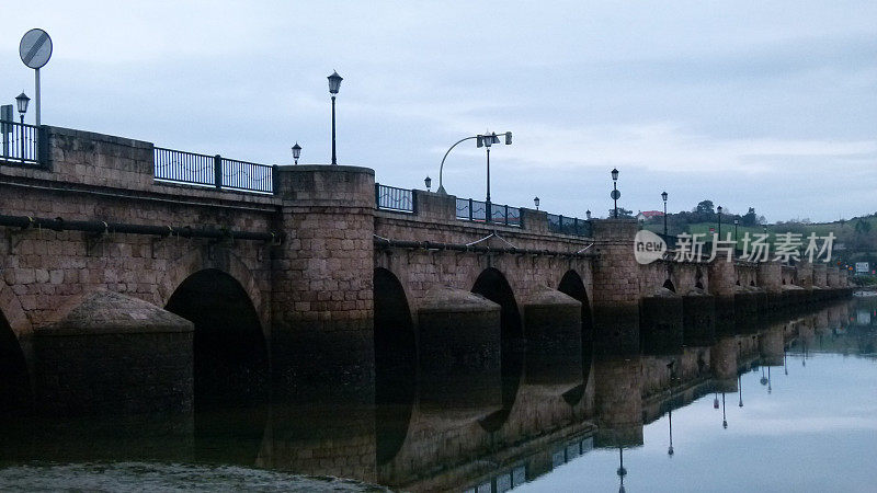 San Vicente de la Barquera（桥）
